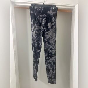 Womens Tie-Dye Leggings - Black and Gray
